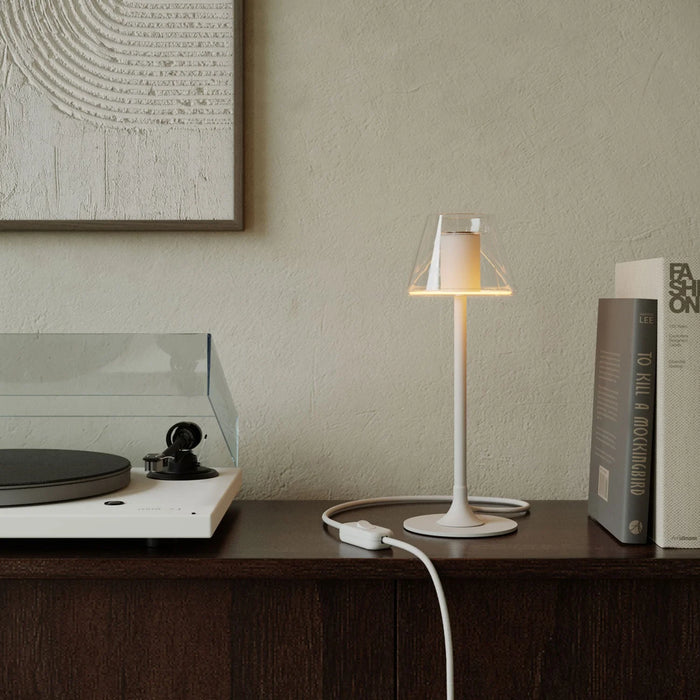 MAG-Y table lamp with round metal base and transparent Ghost Mini Cone bulb - White